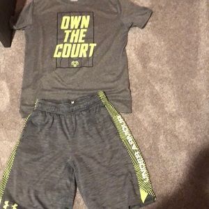 Under armour teeshirt loose and under armour short